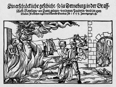 Detall d’un full volant on s’anuncia l’ajusticiament de bruixes a la foguera a la ciutat alemanya de Derneburg